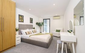 Modern 3 Bed 2 Bath Apartment Hyde Park